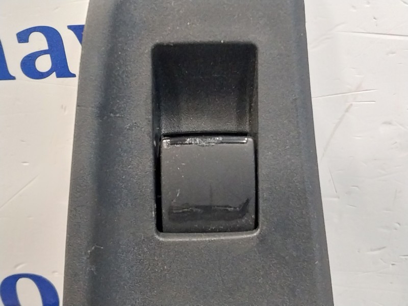 Recambio de mando elevalunas trasero izquierdo para toyota yaris cross cross (xp210) referencia OEM IAM 74272K0090  