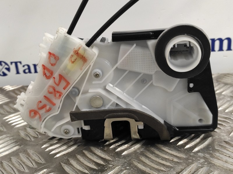 Recambio de cerradura puerta delantera derecha para toyota yaris cross cross (xp210) referencia OEM IAM M7319430M6  
