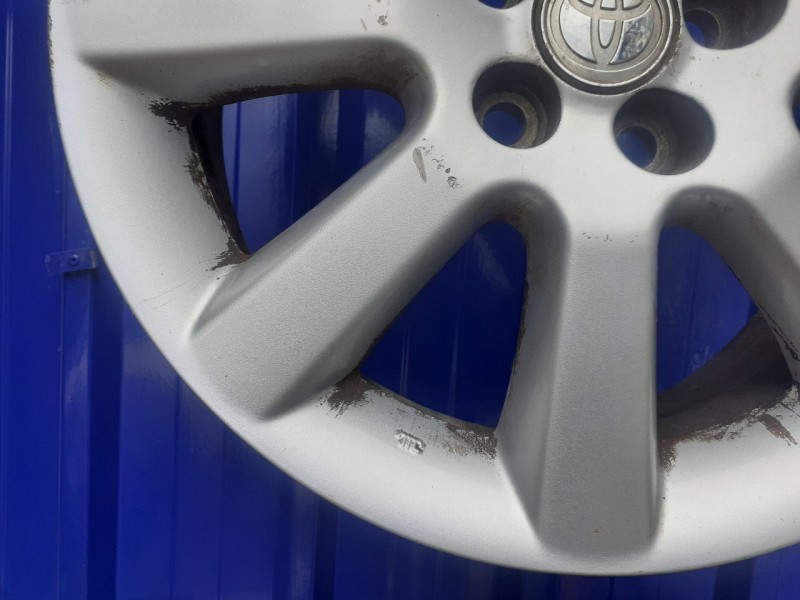 Recambio de llanta para toyota avensis berlina (t25) 2.2 d-4d cat referencia OEM IAM 4261105140B  