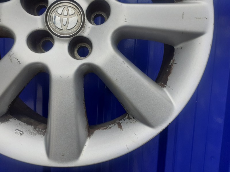 Recambio de llanta para toyota avensis berlina (t25) 2.2 d-4d cat referencia OEM IAM 4261105140B  