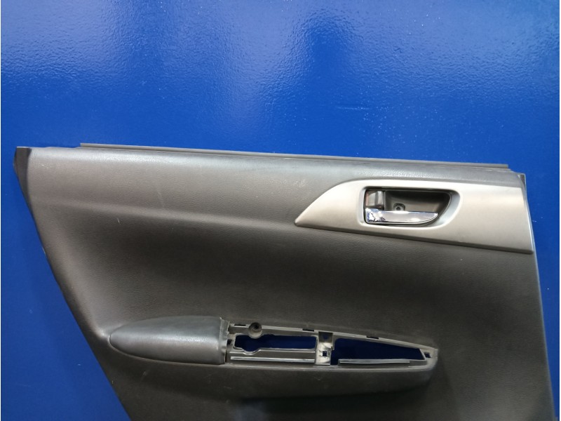 Recambio de guarnecido puerta trasera izquierda para subaru impreza g12 2.0 diesel cat referencia OEM IAM   