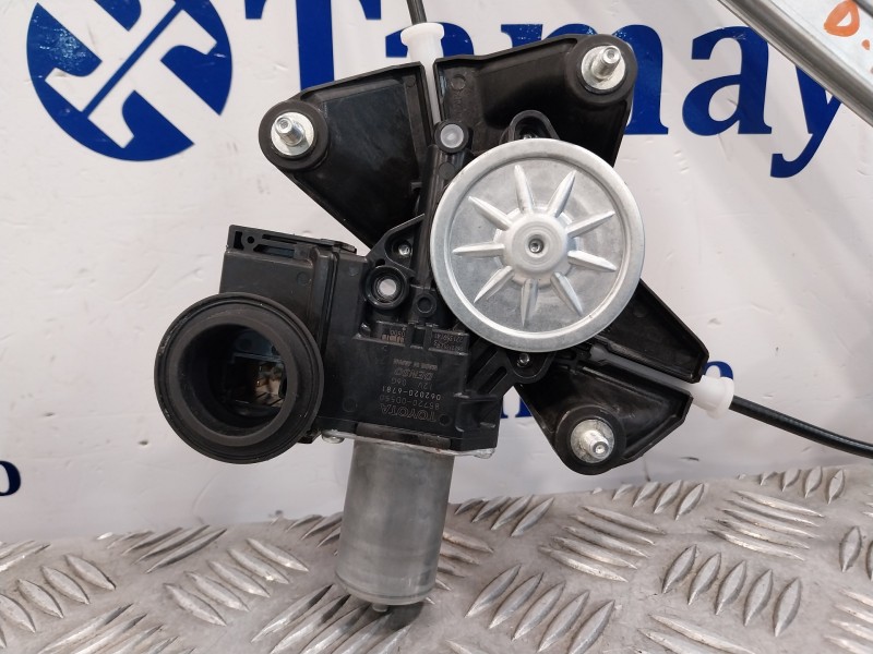 Recambio de elevalunas delantero izquierdo para toyota yaris cross cross (xp210) referencia OEM IAM 857200D550  0620206781