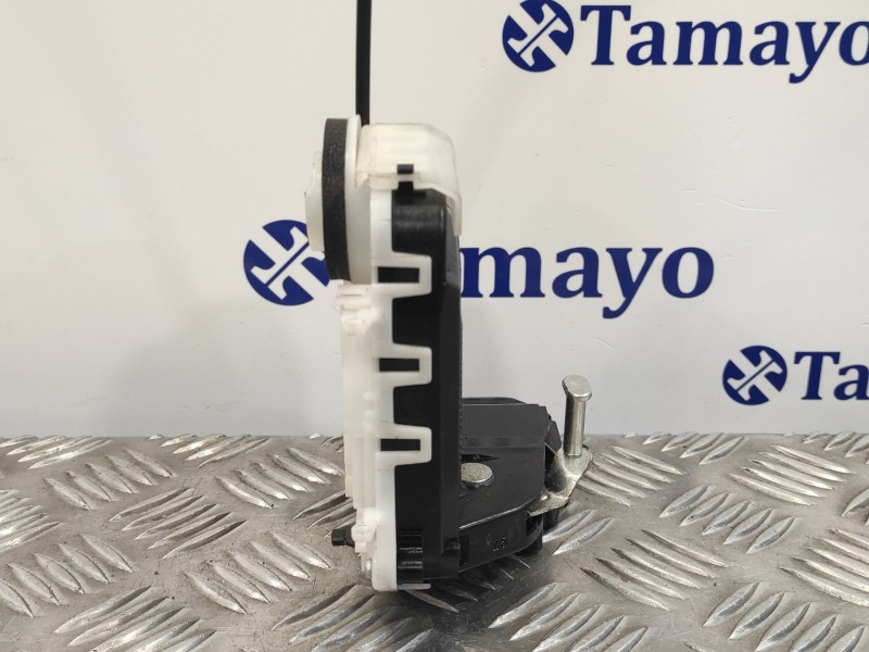 Recambio de cerradura puerta trasera izquierda para toyota yaris 1.3 16v cat referencia OEM IAM   