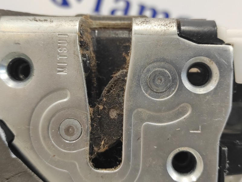 Recambio de cerradura puerta trasera izquierda para toyota yaris 1.3 16v cat referencia OEM IAM   