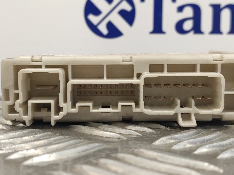 Recambio de modulo electronico para toyota yaris 1.3 16v cat referencia OEM IAM 8264152020  72409647