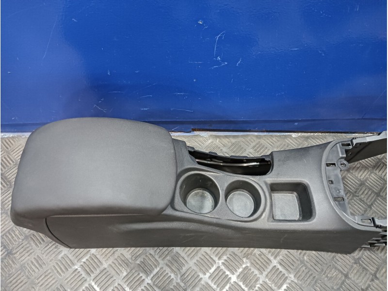 Recambio de apoyabrazos central para citroën c4 lim. 1.6 hdi fap referencia OEM IAM 9688972577  