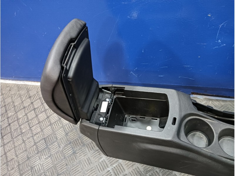 Recambio de apoyabrazos central para citroën c4 lim. 1.6 hdi fap referencia OEM IAM 9688972577  