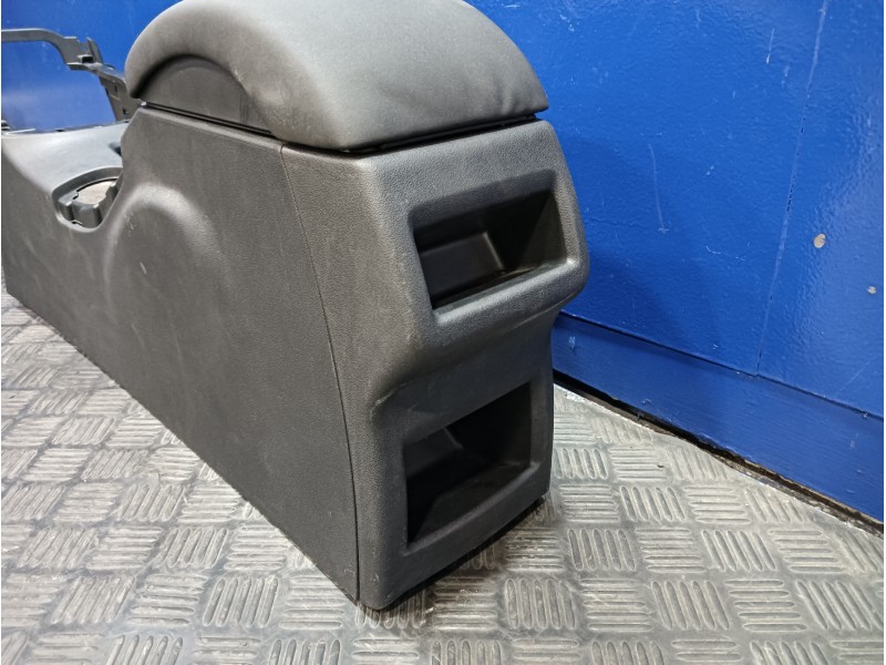 Recambio de apoyabrazos central para citroën c4 lim. 1.6 hdi fap referencia OEM IAM 9688972577  