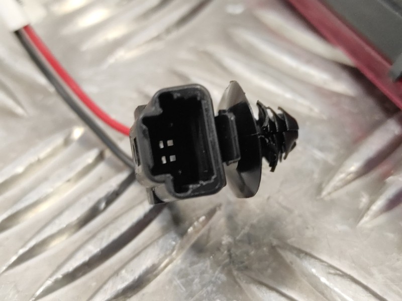 Recambio de piloto trasero derecho porton para renault clio iv 0.9 tce referencia OEM IAM 265505796R  