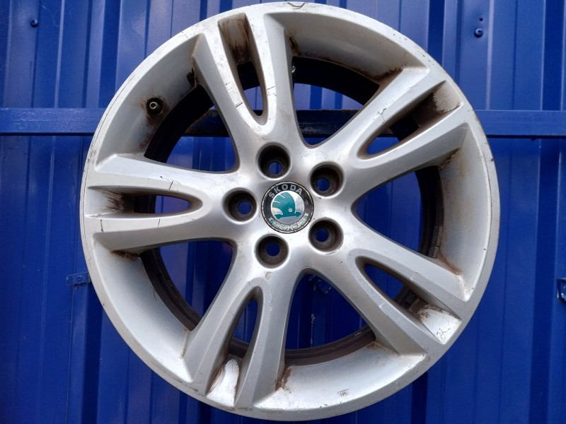 Recambio de llanta para skoda roomster (5j7) 1.9 tdi referencia OEM IAM 5J0601025  