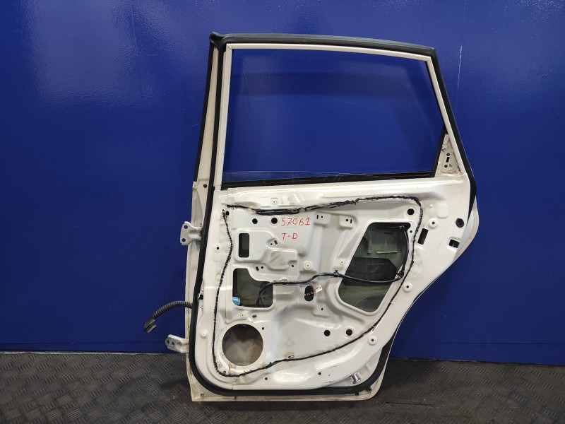 Recambio de puerta trasera derecha para subaru impreza g12 2.0 diesel cat referencia OEM IAM   