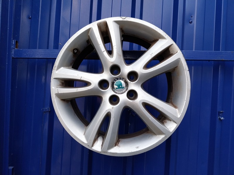 Recambio de llanta para skoda roomster (5j7) 1.9 tdi referencia OEM IAM 5J0601025  