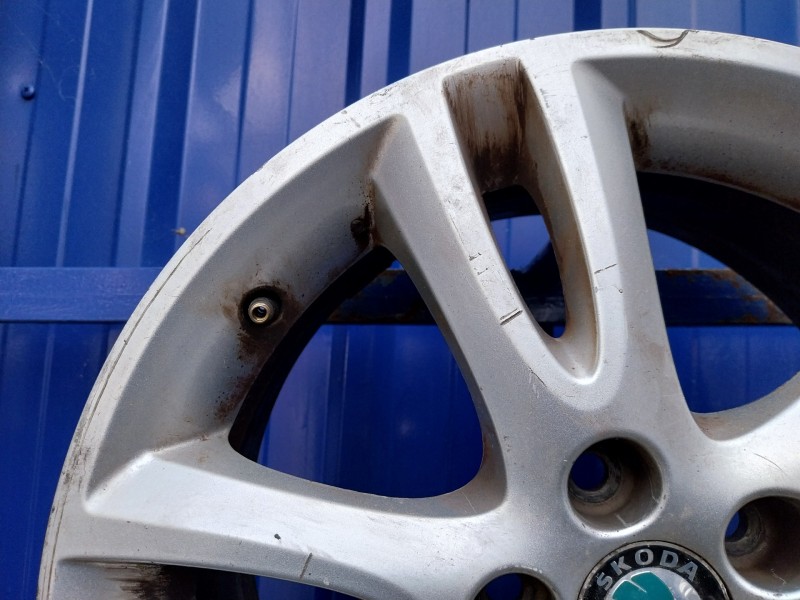 Recambio de llanta para skoda roomster (5j7) 1.9 tdi referencia OEM IAM 5J0601025  