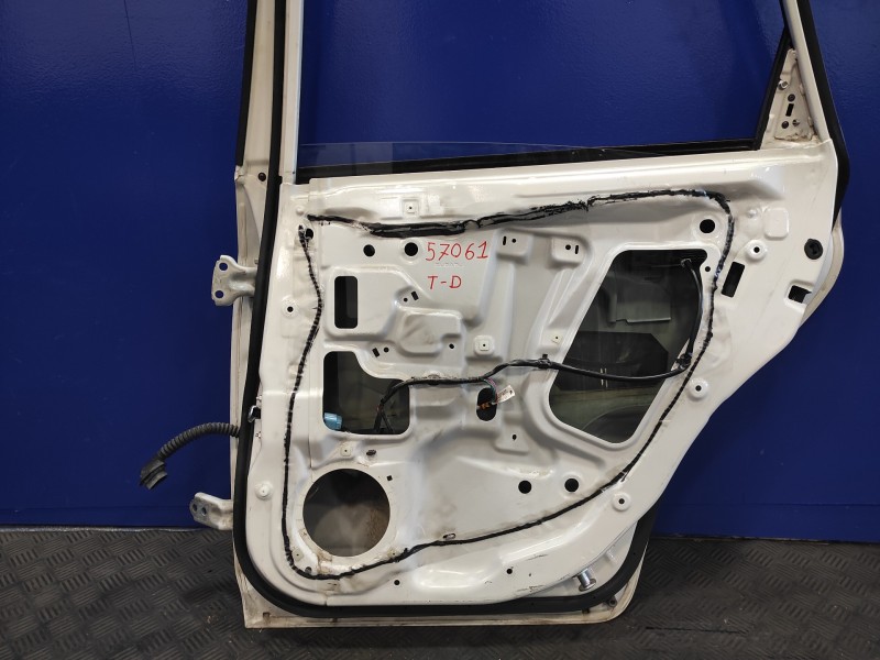 Recambio de puerta trasera derecha para subaru impreza g12 2.0 diesel cat referencia OEM IAM   
