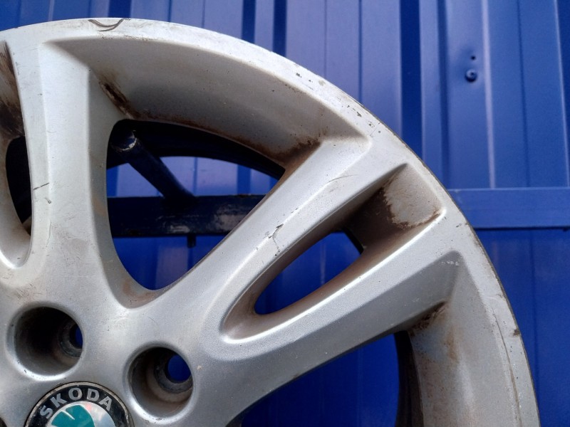 Recambio de llanta para skoda roomster (5j7) 1.9 tdi referencia OEM IAM 5J0601025  