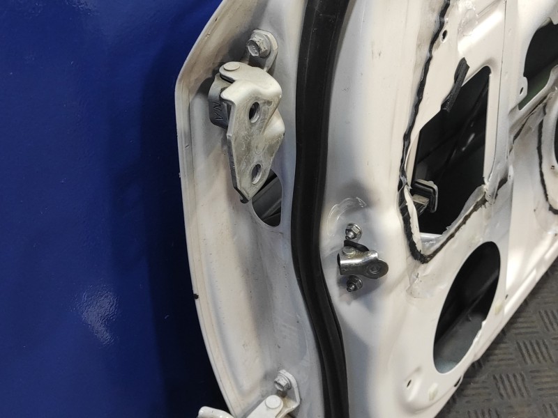 Recambio de puerta delantera derecha para subaru impreza g12 2.0 diesel cat referencia OEM IAM   