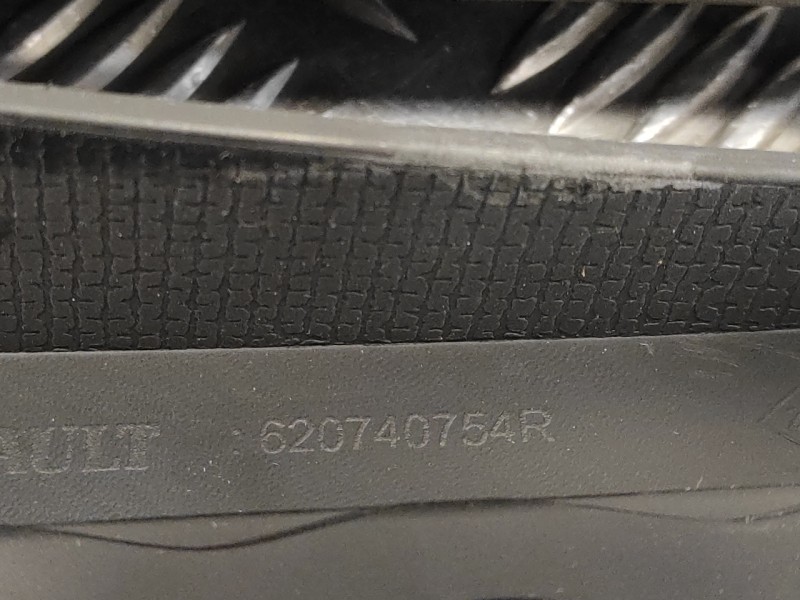 Recambio de moldura para renault captur 1.2 tce referencia OEM IAM 620740754R  