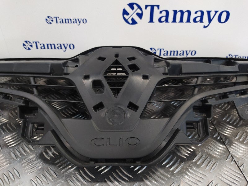 Recambio de rejilla delantera para renault clio iv 1.5 dci diesel fap referencia OEM IAM 622563184R  