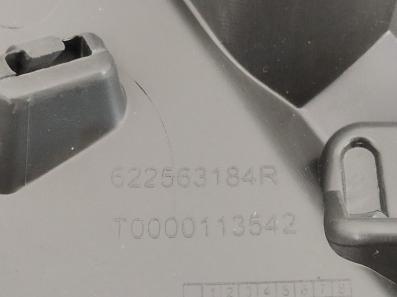 Recambio de rejilla delantera para renault clio iv 1.5 dci diesel fap referencia OEM IAM 622563184R  