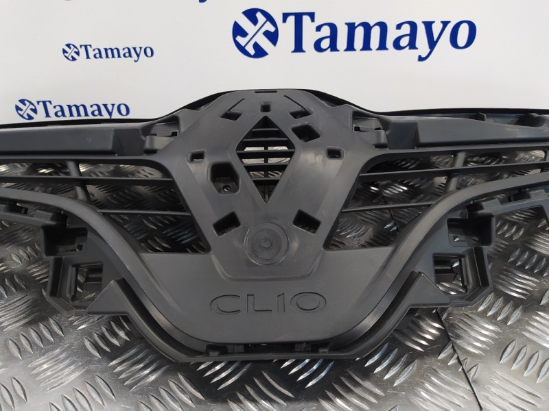 Recambio de rejilla delantera para renault clio iv 1.2 tce referencia OEM IAM 622563184R  