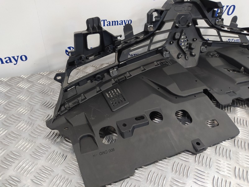 Recambio de rejilla delantera para renault clio iv 1.2 tce referencia OEM IAM 622563184R  