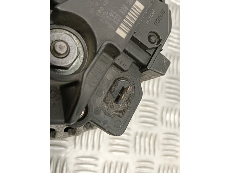 Recambio de alternador para volkswagen golf vi (5k1) referencia OEM IAM 03C903023A  0124525093