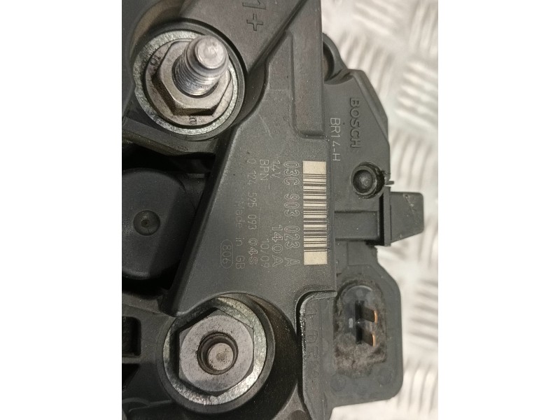Recambio de alternador para volkswagen golf vi (5k1) referencia OEM IAM 03C903023A  0124525093