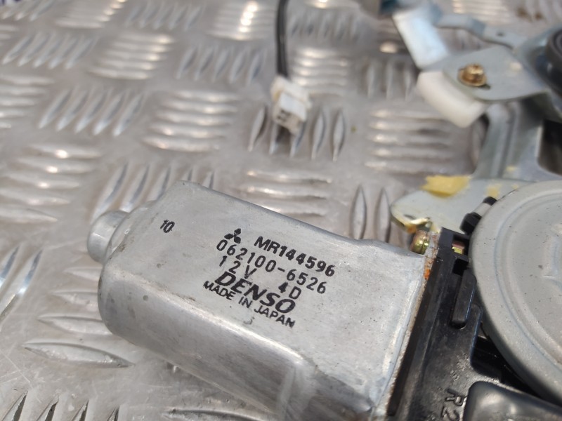 Recambio de elevalunas delantero derecho para mitsubishi l 200 (k6/7) referencia OEM IAM MR144596  0621006526