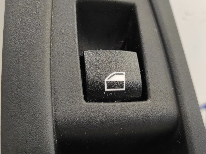 Recambio de mando elevalunas trasero derecho para bmw serie 2 gran tourer (f46) referencia OEM IAM   18704610