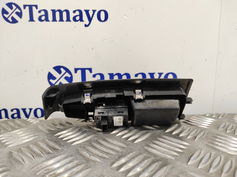 Recambio de mando elevalunas trasero derecho para bmw serie 2 gran tourer (f46) referencia OEM IAM   18704610