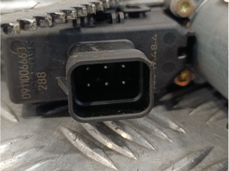 Recambio de elevalunas delantero derecho para opel astra g berlina 2.0 dti referencia OEM IAM 90521882  119951200