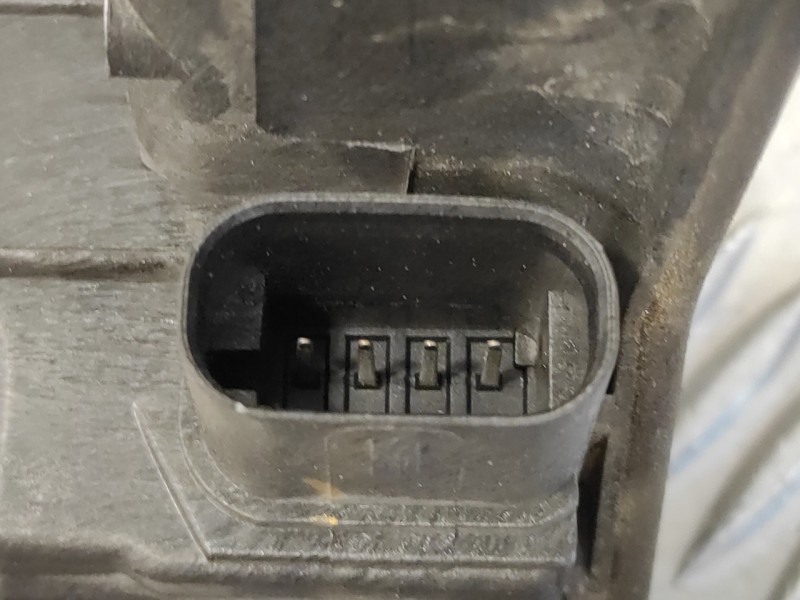 Recambio de cerradura puerta delantera izquierda para bmw serie 2 gran tourer (f46) referencia OEM IAM  728193110 18283810