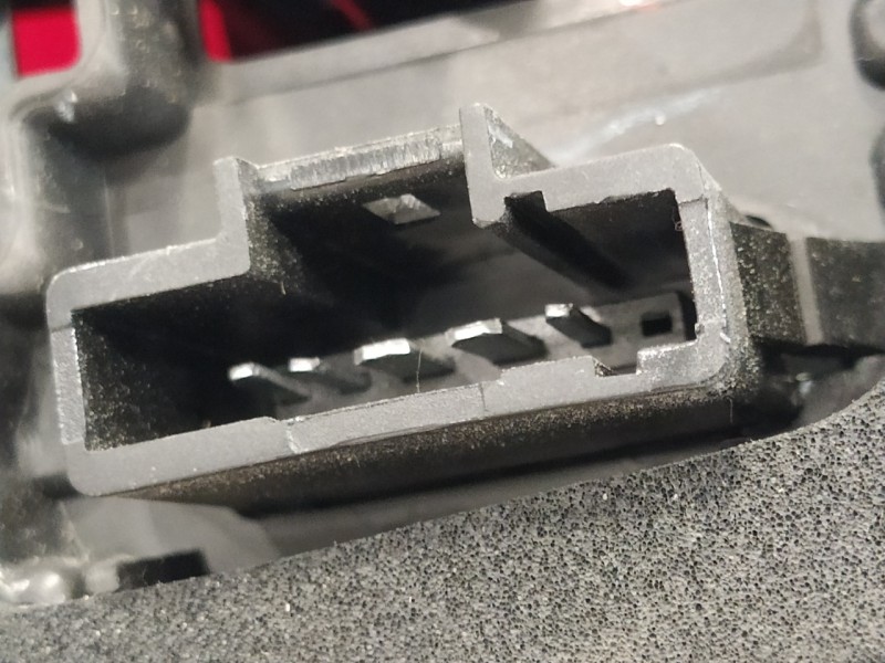 Recambio de piloto trasero izquierdo para renault twingo iii 1.0 sce referencia OEM IAM 265551677R  