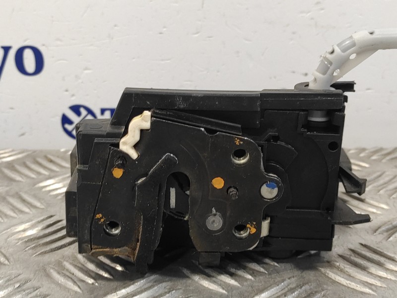 Recambio de cerradura puerta trasera derecha para peugeot 308 1.6 blue-hdi fap referencia OEM IAM 9826110980  