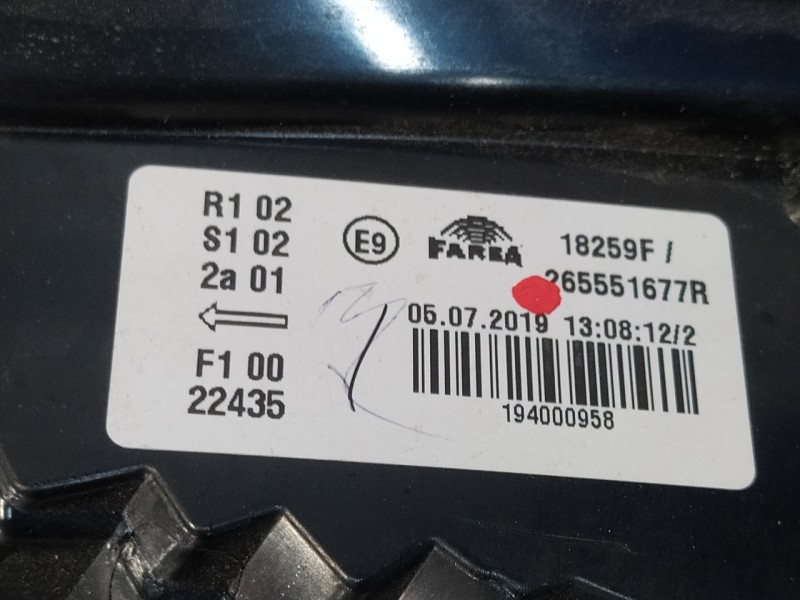 Recambio de piloto trasero izquierdo para renault twingo iii 1.0 sce referencia OEM IAM 265551677R  
