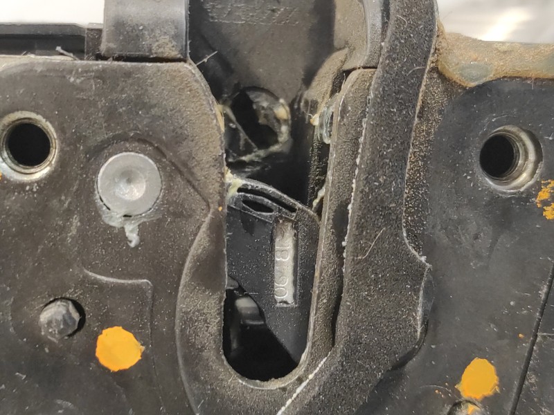 Recambio de cerradura puerta trasera derecha para peugeot 308 1.6 blue-hdi fap referencia OEM IAM 9826110980  