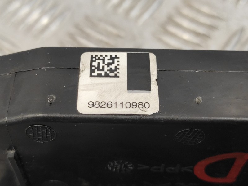 Recambio de cerradura puerta trasera derecha para peugeot 308 1.6 blue-hdi fap referencia OEM IAM 9826110980  