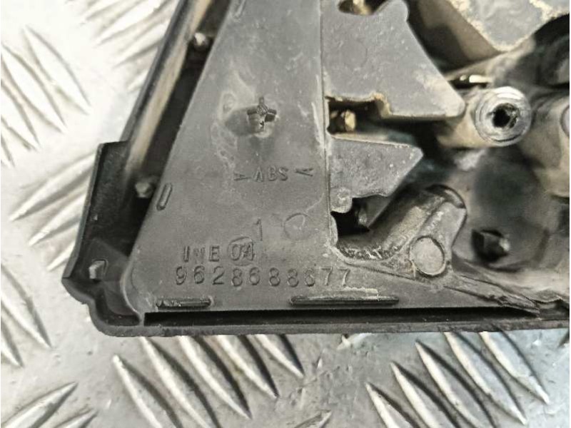Recambio de anagrama delantero para peugeot 206 berlina referencia OEM IAM   