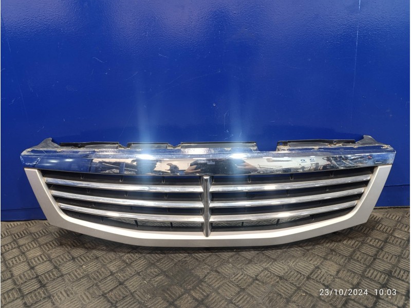 Recambio de rejilla delantera para ssangyong rexton 2.9 turbodiesel cat referencia OEM IAM 7946008000  7946308000