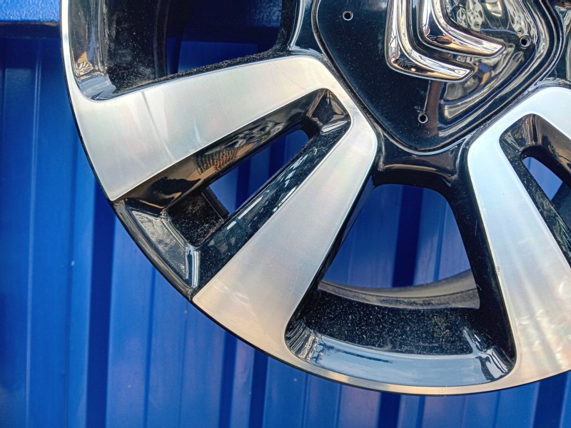 Recambio de llanta para citroën c3 referencia OEM IAM 9813075077  