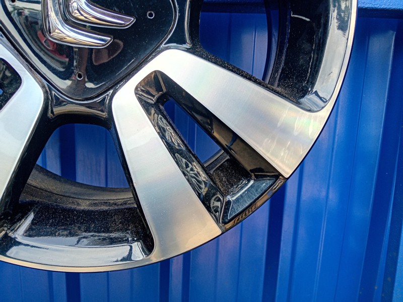 Recambio de llanta para citroën c3 referencia OEM IAM 9813075077  