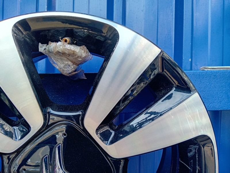 Recambio de llanta para citroën c3 referencia OEM IAM 9813075077  