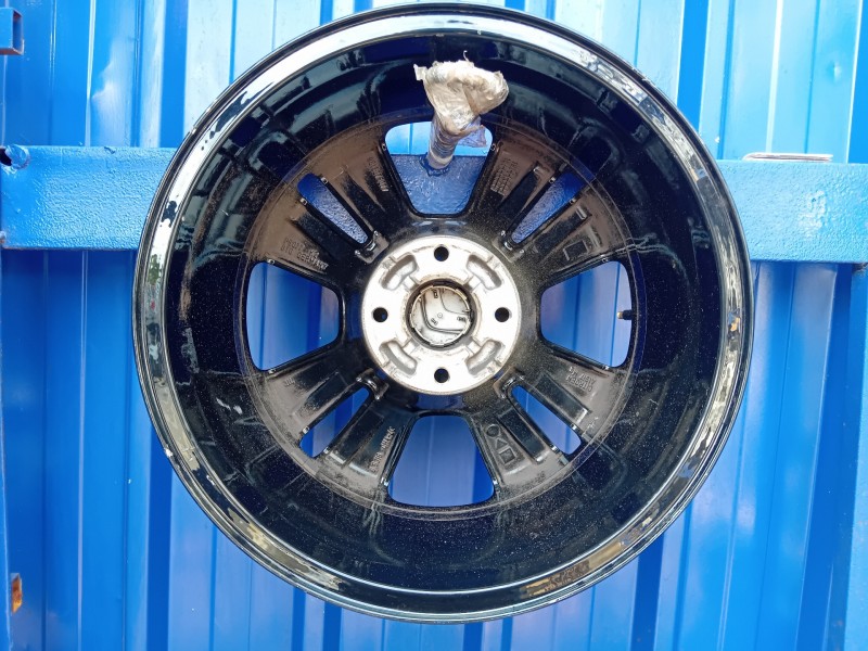 Recambio de llanta para citroën c3 referencia OEM IAM 9813075077  