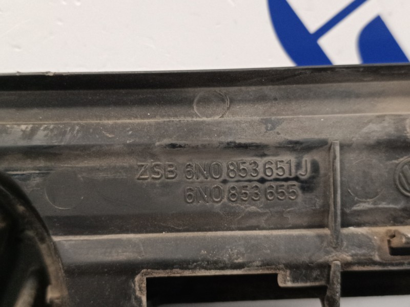 Recambio de rejilla delantera para volkswagen polo berlina (6n2) 1.4 16v referencia OEM IAM 6N0853651J  6N0853655