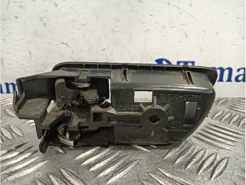 Recambio de maneta interior delantera derecha para toyota corolla verso (r1) referencia OEM IAM 692050F010  