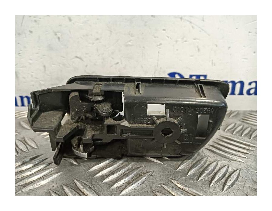 Recambio de maneta interior delantera derecha para toyota corolla verso (r1) referencia OEM IAM 692050F010  
