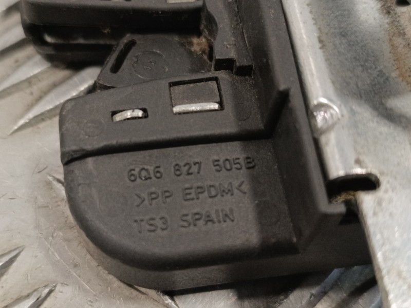 Recambio de cerradura maletero / porton para volkswagen polo (9n1) 1.4 tdi referencia OEM IAM 6Q6827505B  
