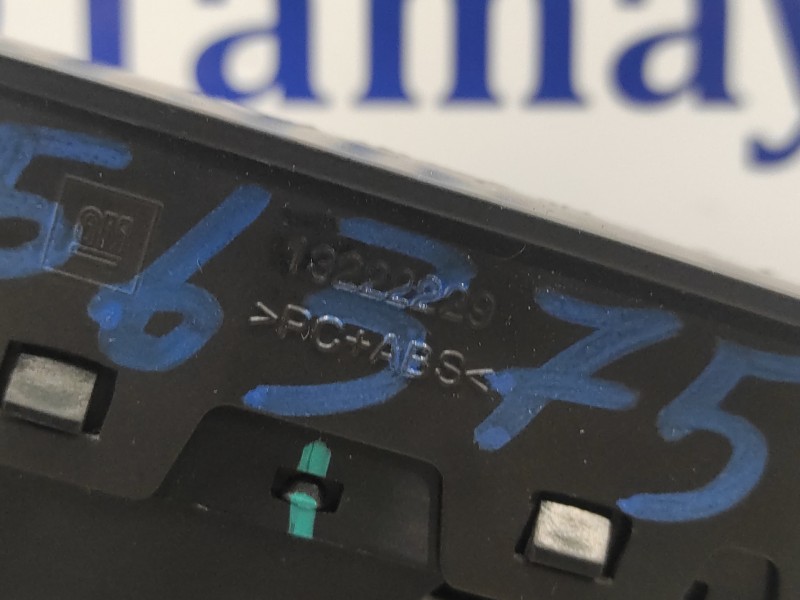 Recambio de mando elevalunas delantero derecho para opel insignia berlina 2.0 cdti cat referencia OEM IAM 13222229  