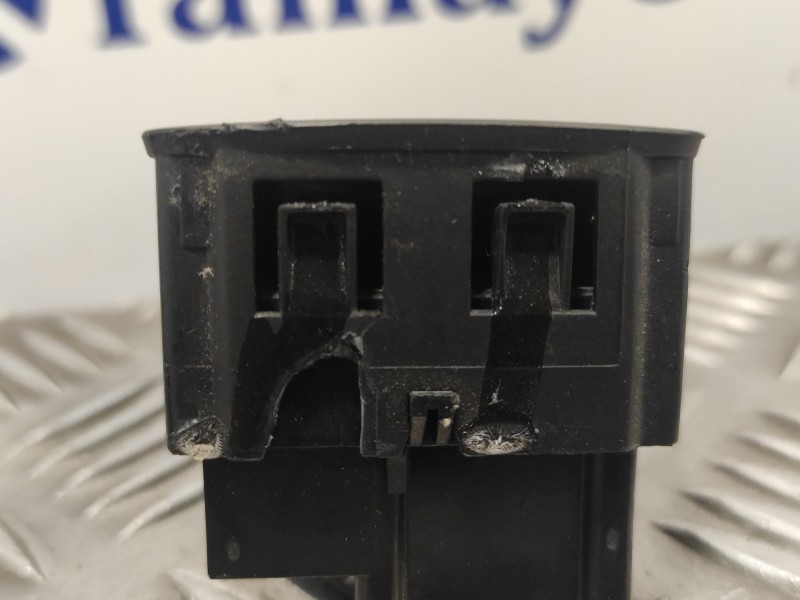 Recambio de mando elevalunas delantero derecho para opel insignia berlina 2.0 cdti cat referencia OEM IAM 13222229  