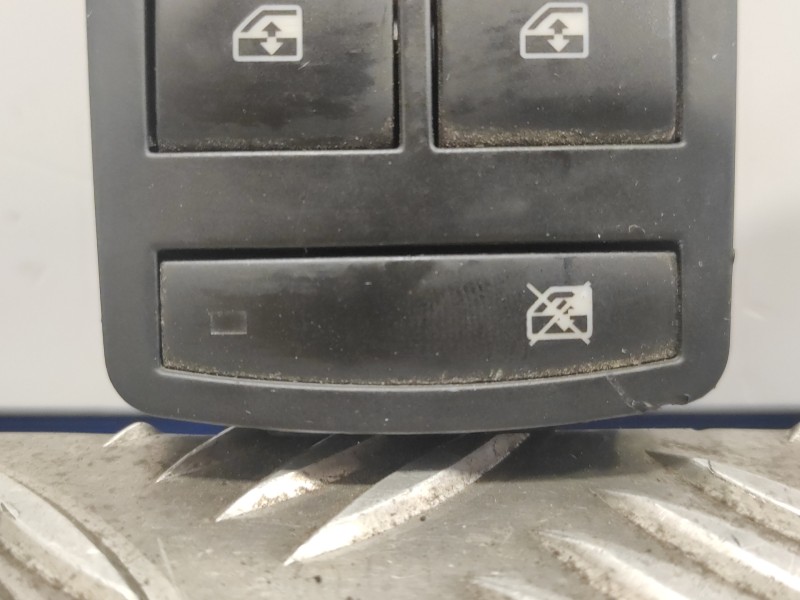 Recambio de mando elevalunas delantero izquierdo para opel insignia berlina 2.0 cdti cat referencia OEM IAM 13222224  